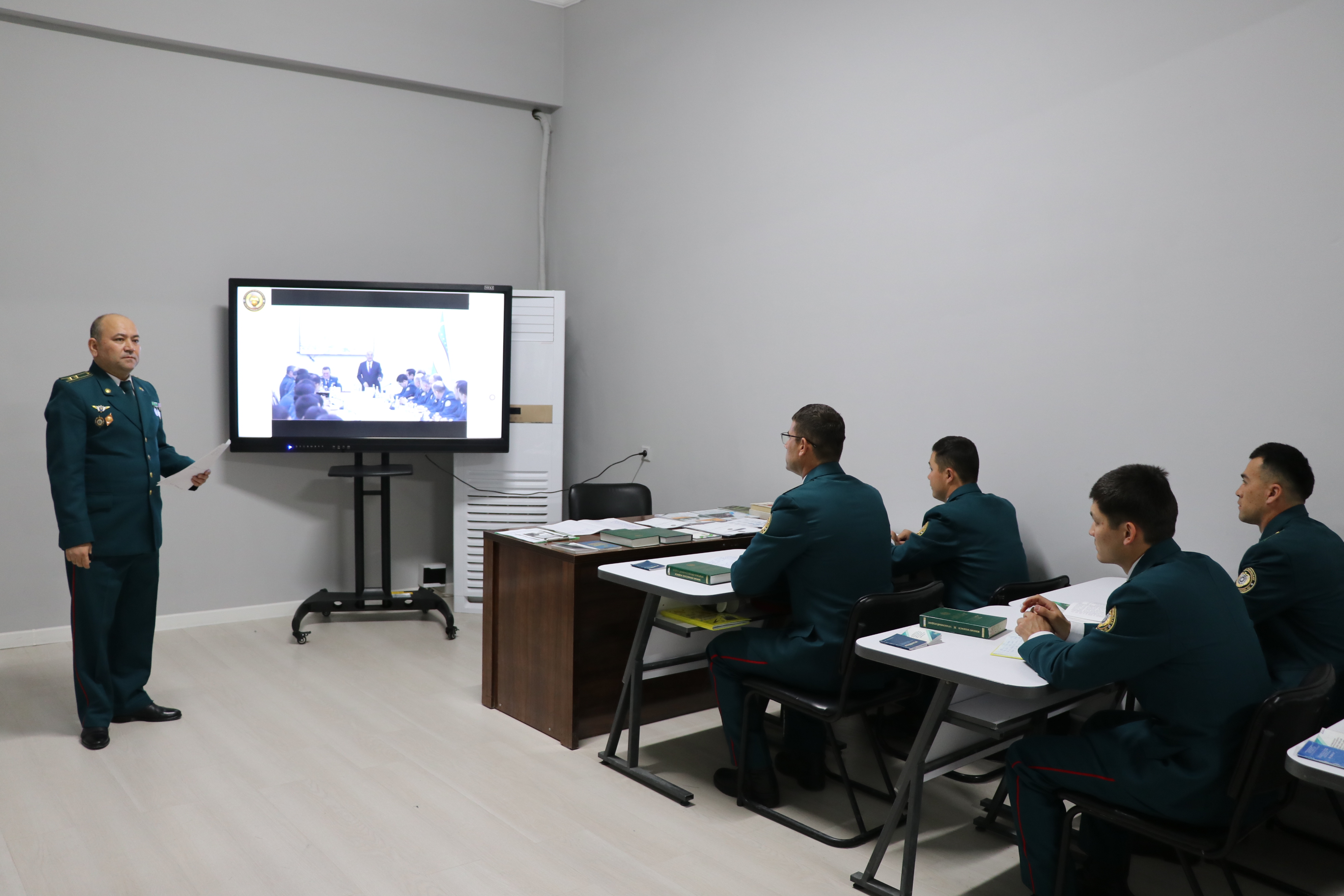 “Huquqbuzarliklar sodir etishga moyil bo‘lgan shaxslar bilan muloqot jarayonida yuzaga keladigan muammoli vaziyatlar”