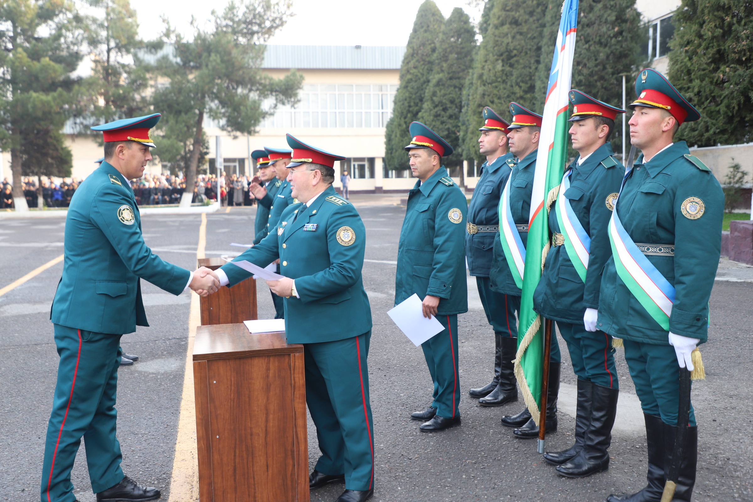 Kelgusidagi xizmat faoliyatlarga zafarlar tilandi